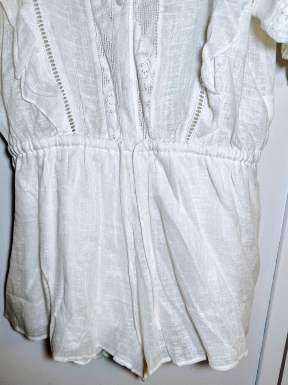 Chicwish White Eyelet Lace Playsuit NWT L - Picture 8 of 9